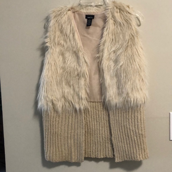 Rue21 Jackets & Blazers - Rue 21 Fuzzy Vest Sweater SZ S Beige EUC